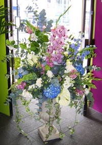Tomlinson Tilly Flowers Ltd 281133 Image 2